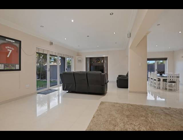 5 BEDROOM HOUSE FOR SALE IN PARKLANDS